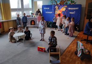 Dzieci w trakcie występu.