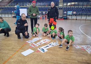 Dzieci w czasie zawodów utrwalają wiedzę i umiejętności z zakresu pierwszej mocy i bezpieczeństwa.