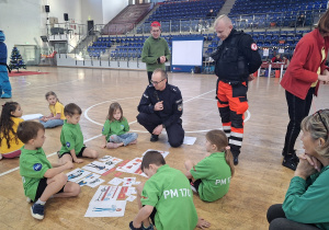 Dzieci w czasie zawodów utrwalają wiedzę i umiejętności z zakresu pierwszej mocy i bezpieczeństwa.