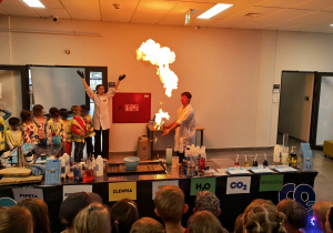 Pokaz i warsztaty chemiczne. Ujęcie 3